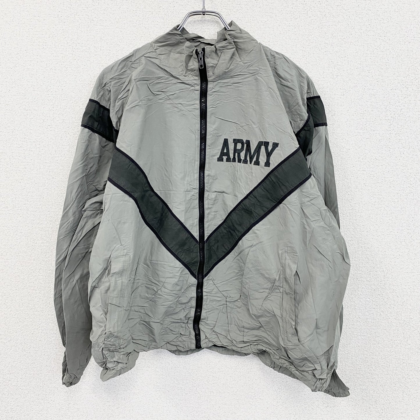 米軍　U.S.ARMY　トレーニングジャケット　ナイロンジャケット　グレー　Lサイズ