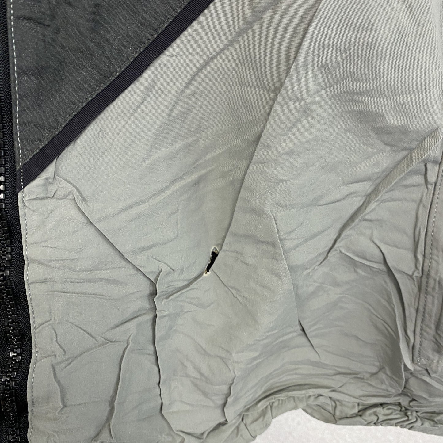 米軍　U.S.ARMY　トレーニングジャケット　ナイロンジャケット　グレー　Lサイズ