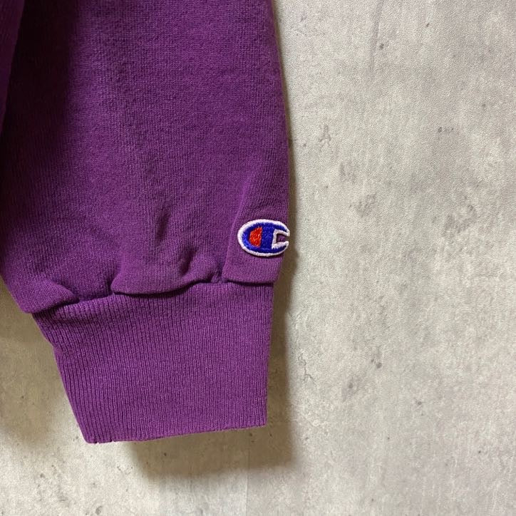 古着 used　Champion チャンピオン　長袖ロゴ刺繍スウェット　トレーナー　ワンポイント　紫　オーバーサイズ　XLサイズ