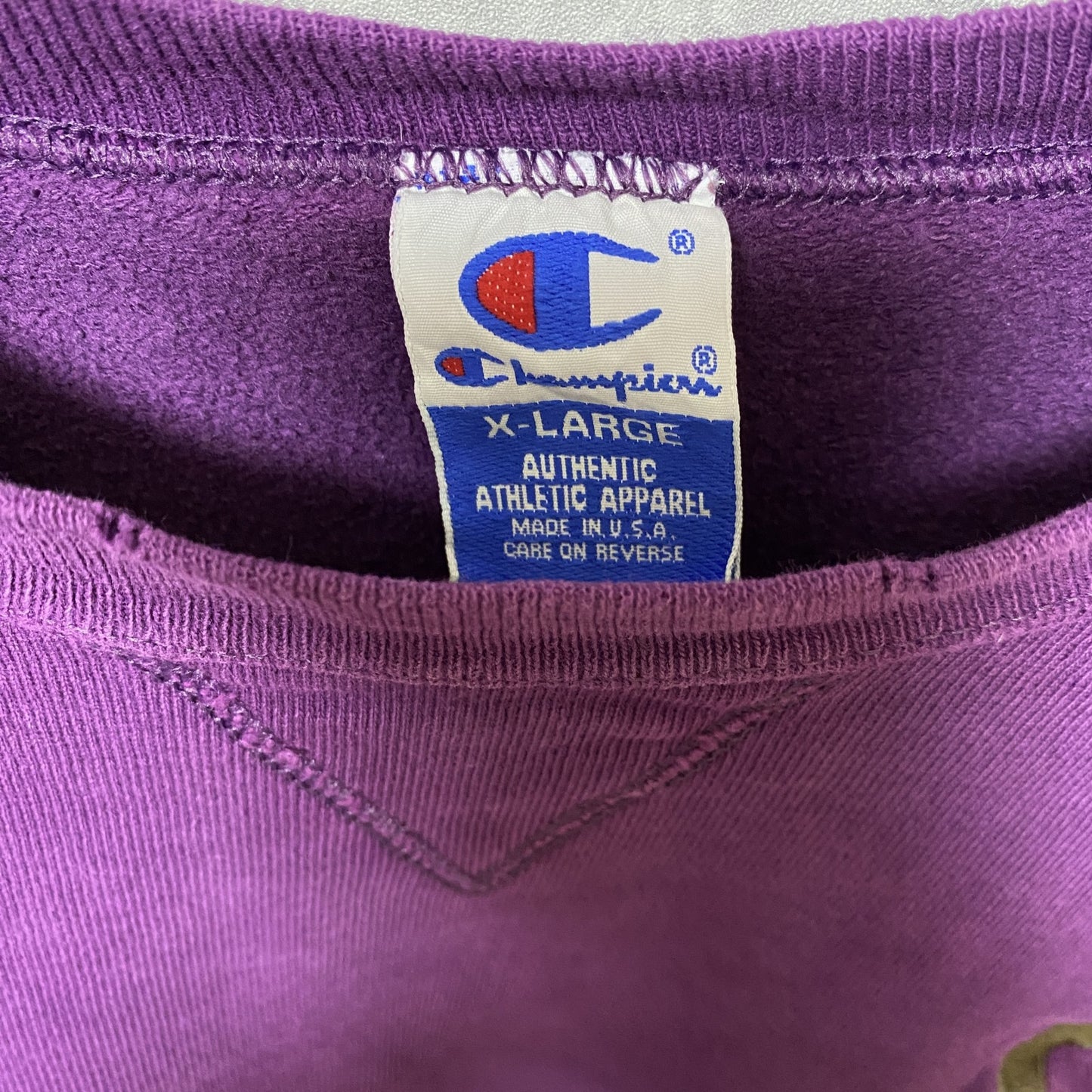 古着 used　Champion チャンピオン　長袖ロゴ刺繍スウェット　トレーナー　ワンポイント　紫　オーバーサイズ　XLサイズ