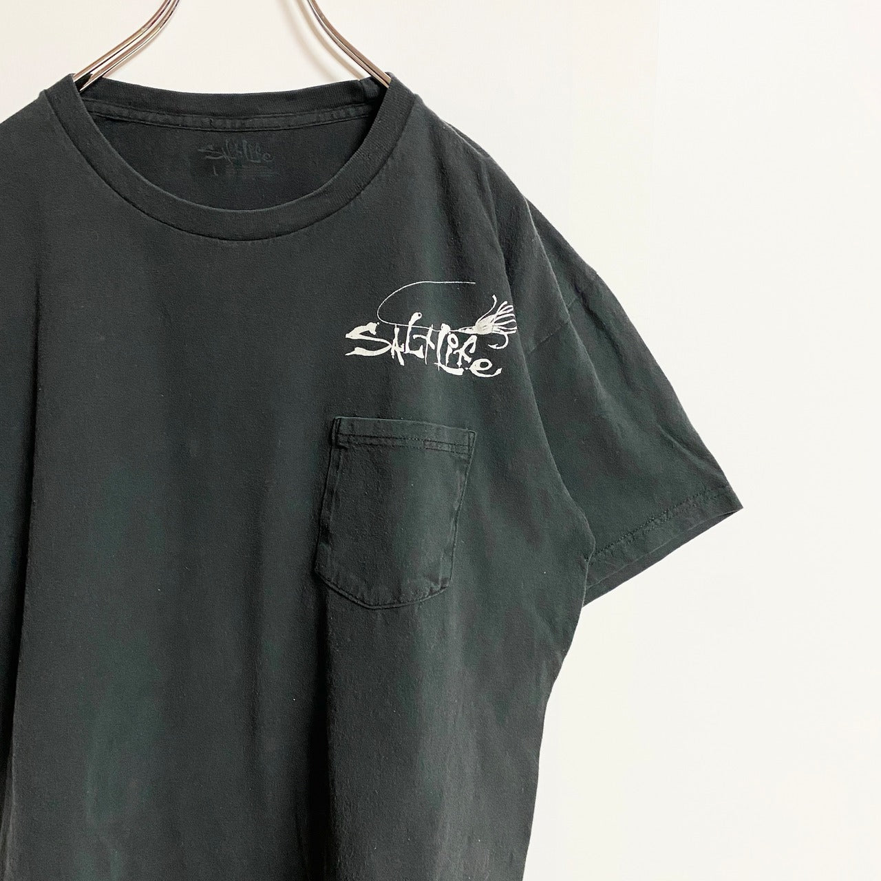 SALT Life　半袖バックプリントクルーネックTシャツ　ポケット付き　魚　ドクロ　春夏服　Lサイズ　古着