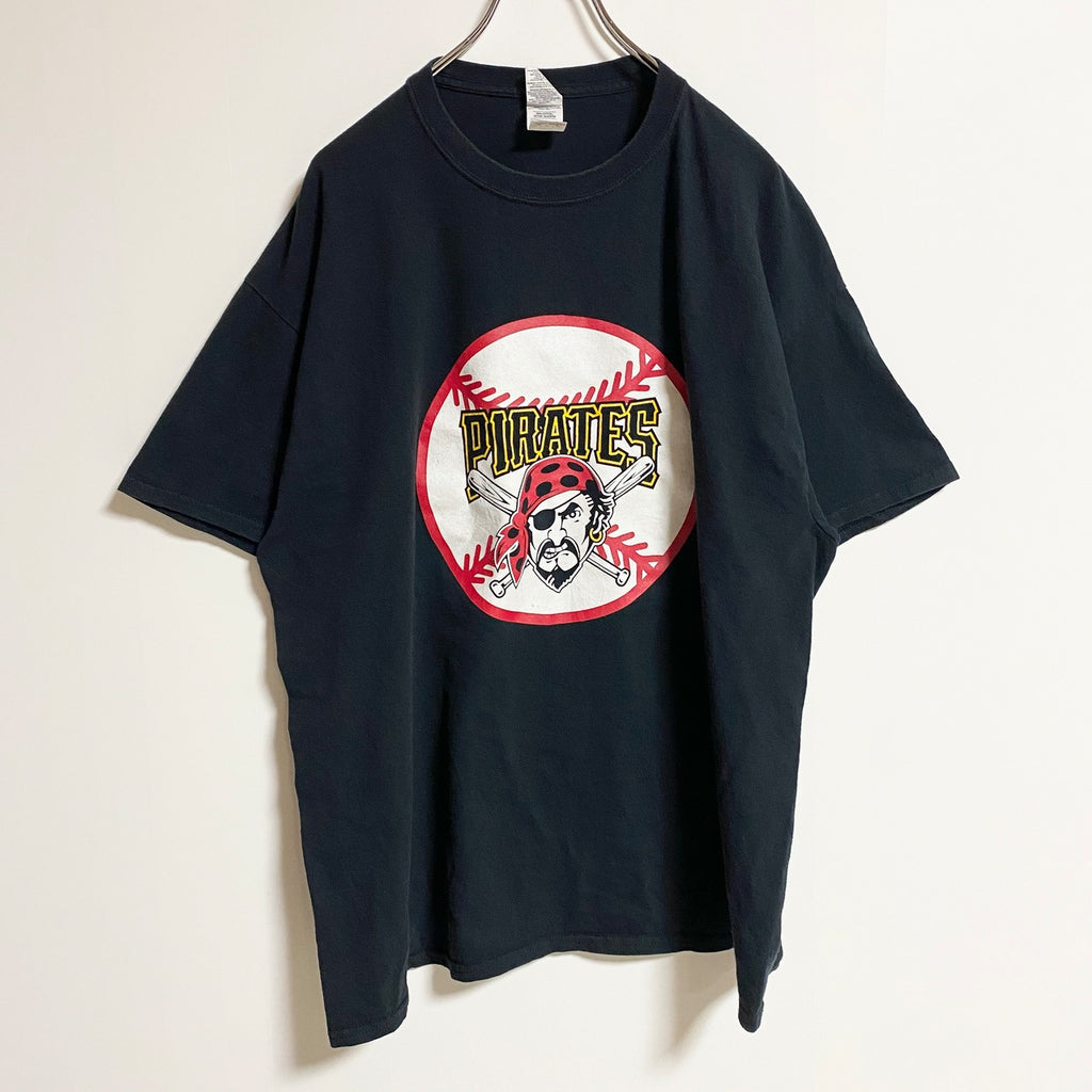 GILDAN　ギルダン　半袖プリントクルーネックTシャツ　MLB　PIRATES　海賊　春夏服　XLサイズ　古着