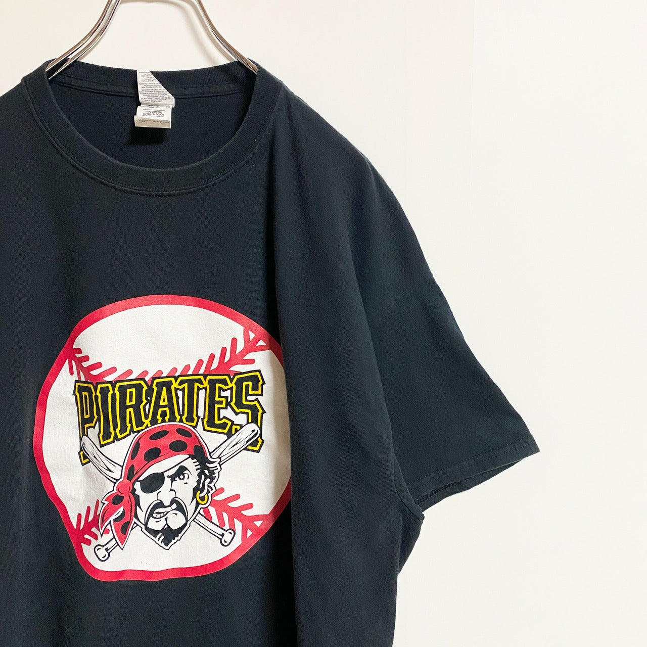 GILDAN　ギルダン　半袖プリントクルーネックTシャツ　MLB　PIRATES　海賊　春夏服　XLサイズ　古着