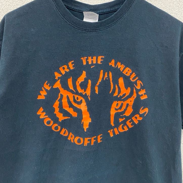 GILDAN　ギルダン　半袖プリントTシャツ　TIGERS　トラ　黒　ブラック　Mサイズ　古着