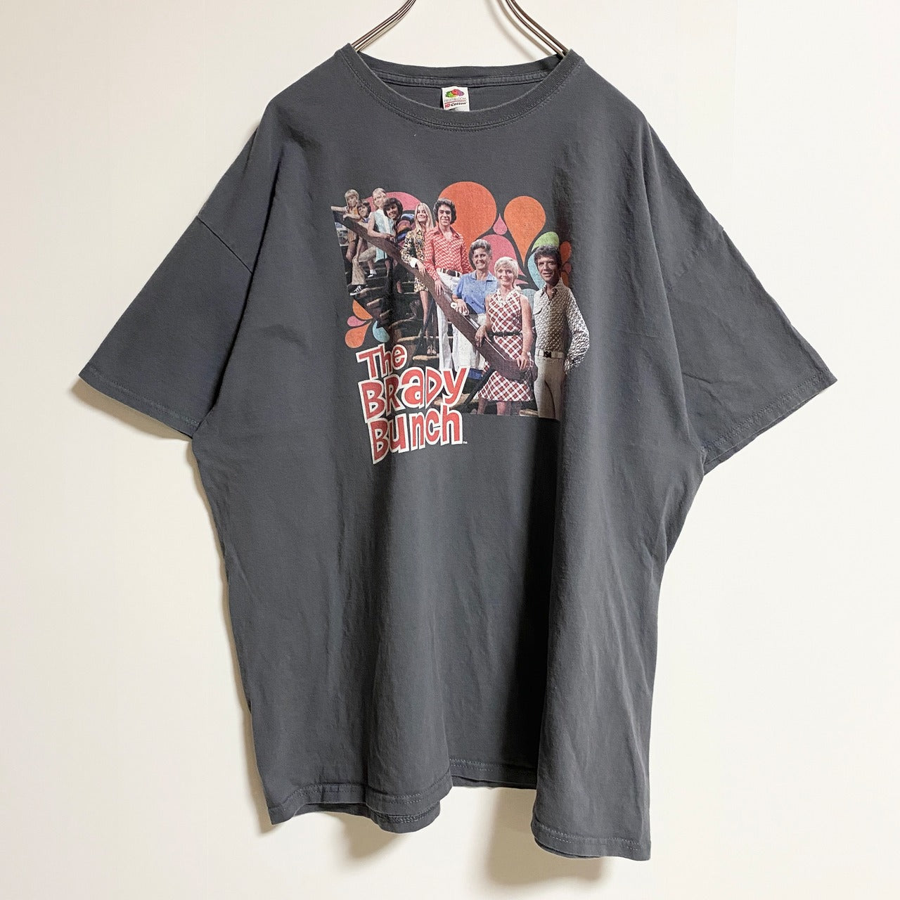 古着 used　FRUITOFTHELOOM　The Brady Bunch　半袖プリントTシャツ　グレー　春夏服　2XLサイズ