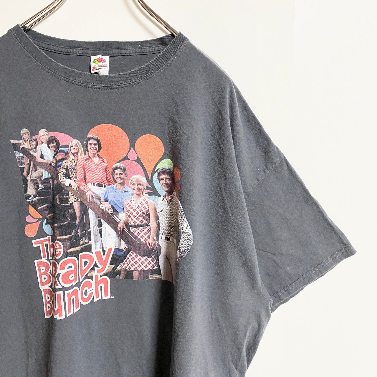 古着 used　FRUITOFTHELOOM　The Brady Bunch　半袖プリントTシャツ　グレー　春夏服　2XLサイズ