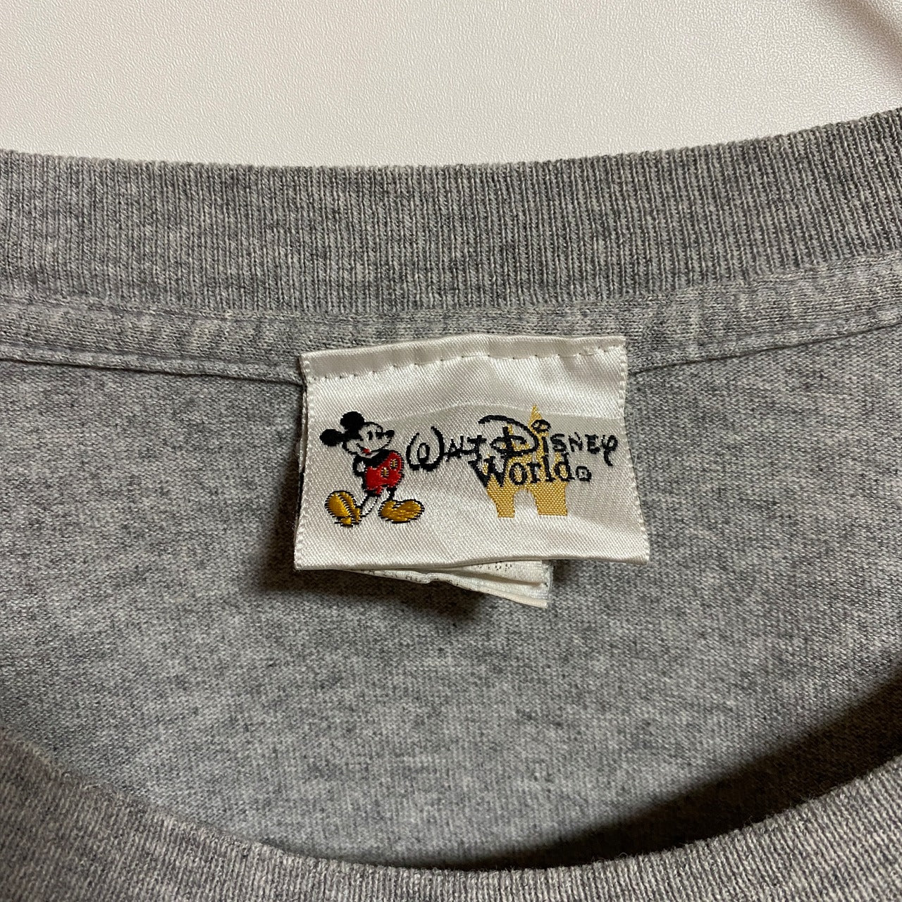 古着 used　Disney　ディズニー　半袖オフィシャルプリントTシャツ　公式Tシャツ　クルーネック　グレー　春夏服