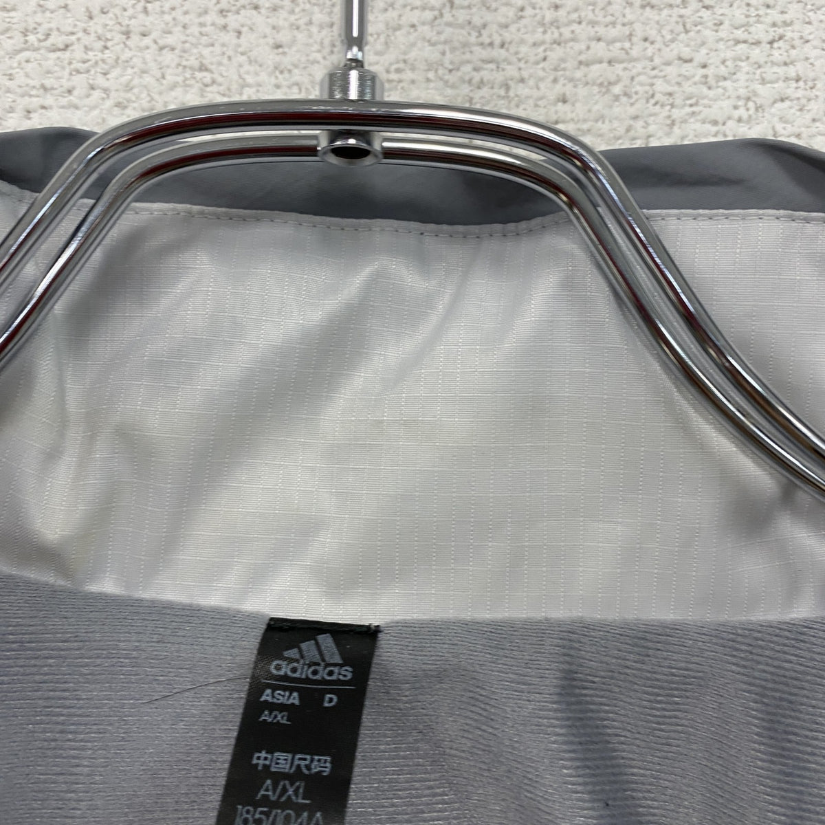 adidas　アディダス　ウィンドブレーカー　ライトグレー　XLサイズ　古着