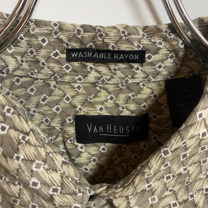 古着 used　VANHEUSEN　ヴァンヒューゼン　半袖総柄デザインシャツ　レーヨン　茶色　ブラウン　春夏服　レトロ　Lサイズ