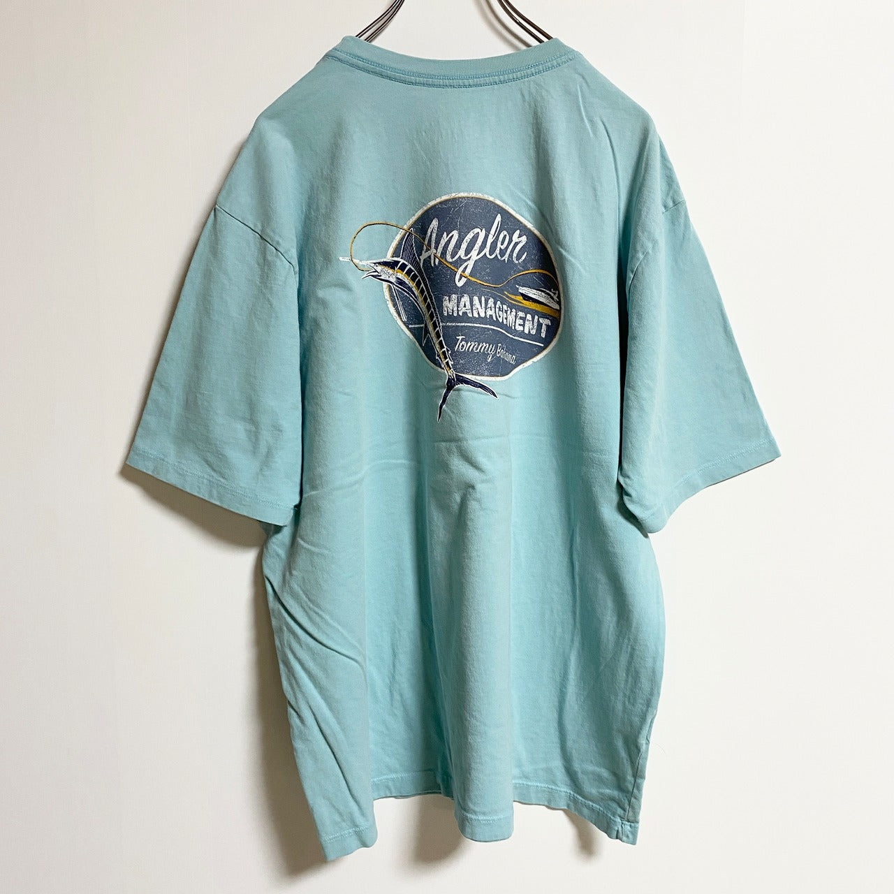 古着 used　TommyBahama RELAX　半袖クルーネックTシャツ　バックプリント　釣り　水色　ライトブルー　春夏服