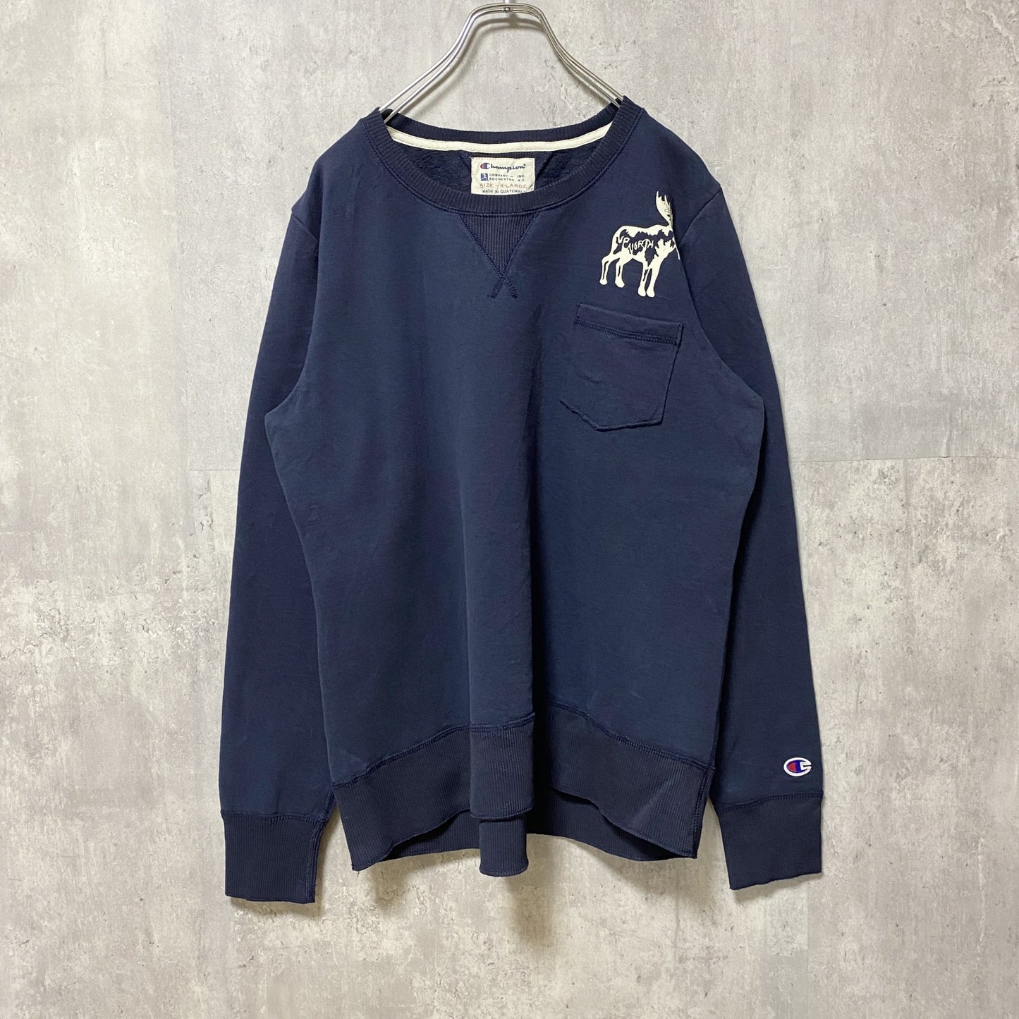 古着 used　Champion　チャンピオン　長袖プリントスウェット　トレーナー　ネイビー　鹿　オーバーサイズ　XLサイズ