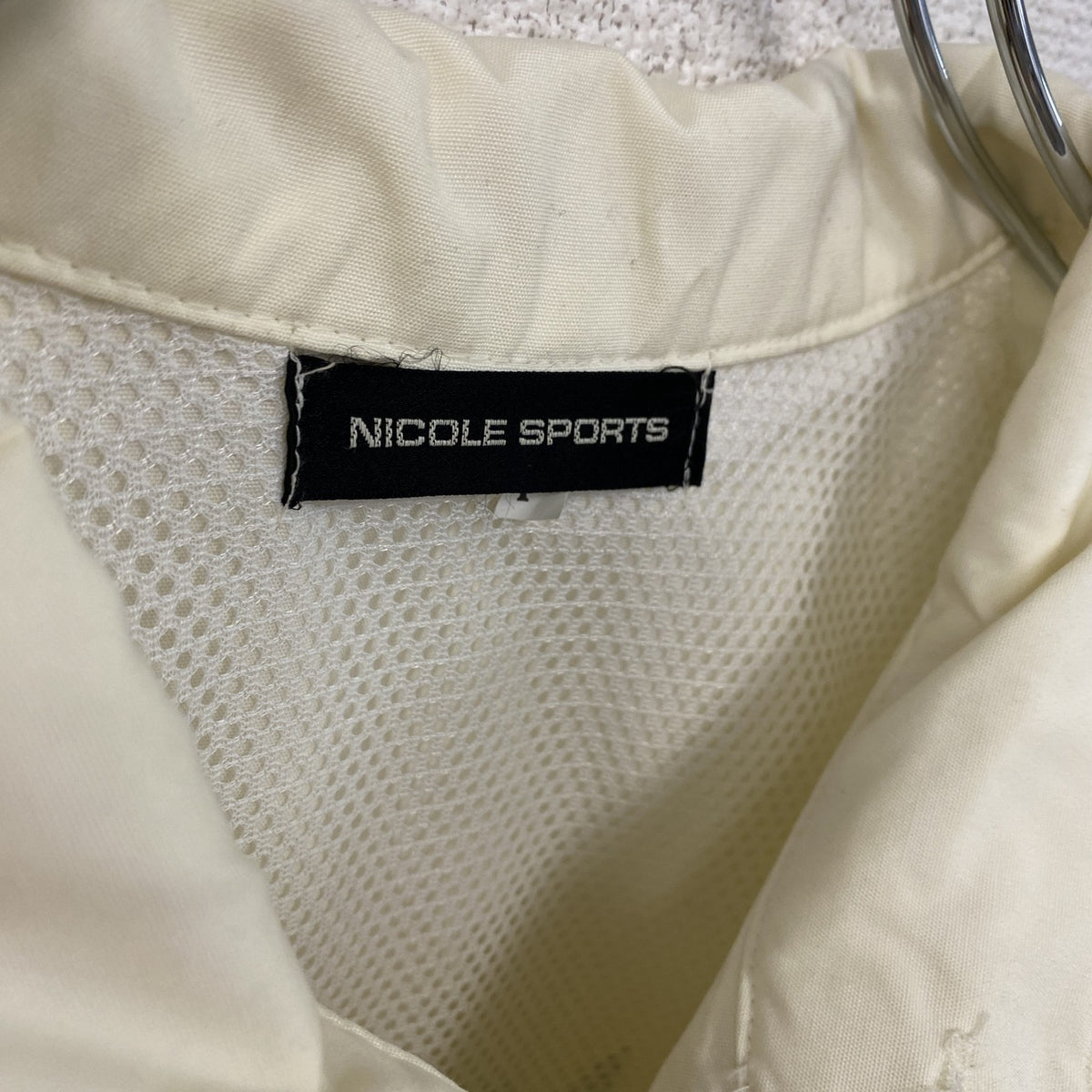 NICOLE SPORTS　ウィンドブレーカー　企業ロゴ　アイボリー　Fサイズ ウインドブレーカー ナイロンアウター レディース 古着