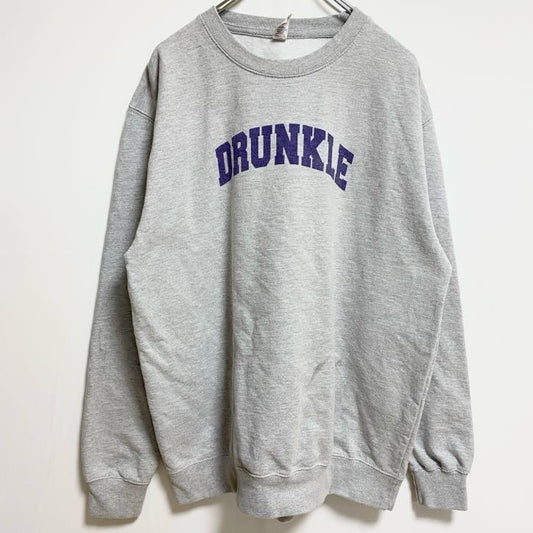 古着 used　長袖プリントスウェット　トレーナー　クルーネック　DRUNKLE　グレー　秋冬服　ビッグシルエット　XLサイズ