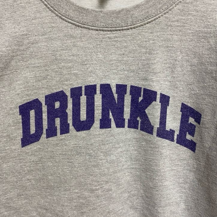 古着 used　長袖プリントスウェット　トレーナー　クルーネック　DRUNKLE　グレー　秋冬服　ビッグシルエット　XLサイズ