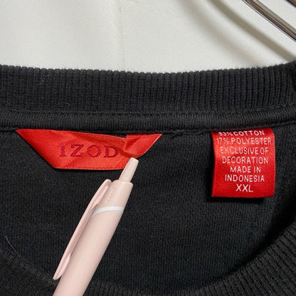 古着 used　IZOD　長袖ワンポイント刺繍スウェット　クルーネックトレーナー　黒　秋冬服　ビッグシルエット　2XLサイズ