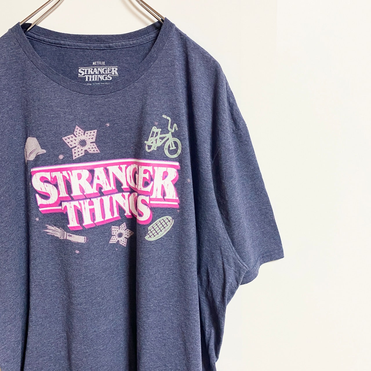 古着 used　NETFLIX　STRANGER THINGS　半袖ロゴプリントTシャツ　ネイビー　ビッグシルエット　2XLサイズ