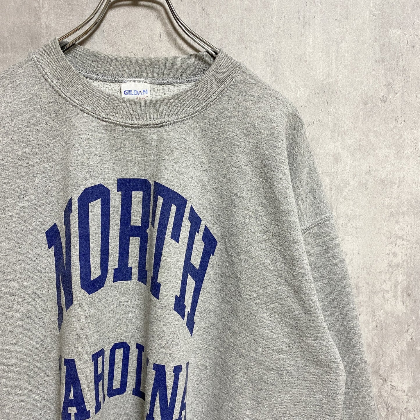 古着 used　GILDAN ギルダン　長袖スウェット　トレーナー　NORTH　CAROLINA　グレー　クルーネック　Lサイズ