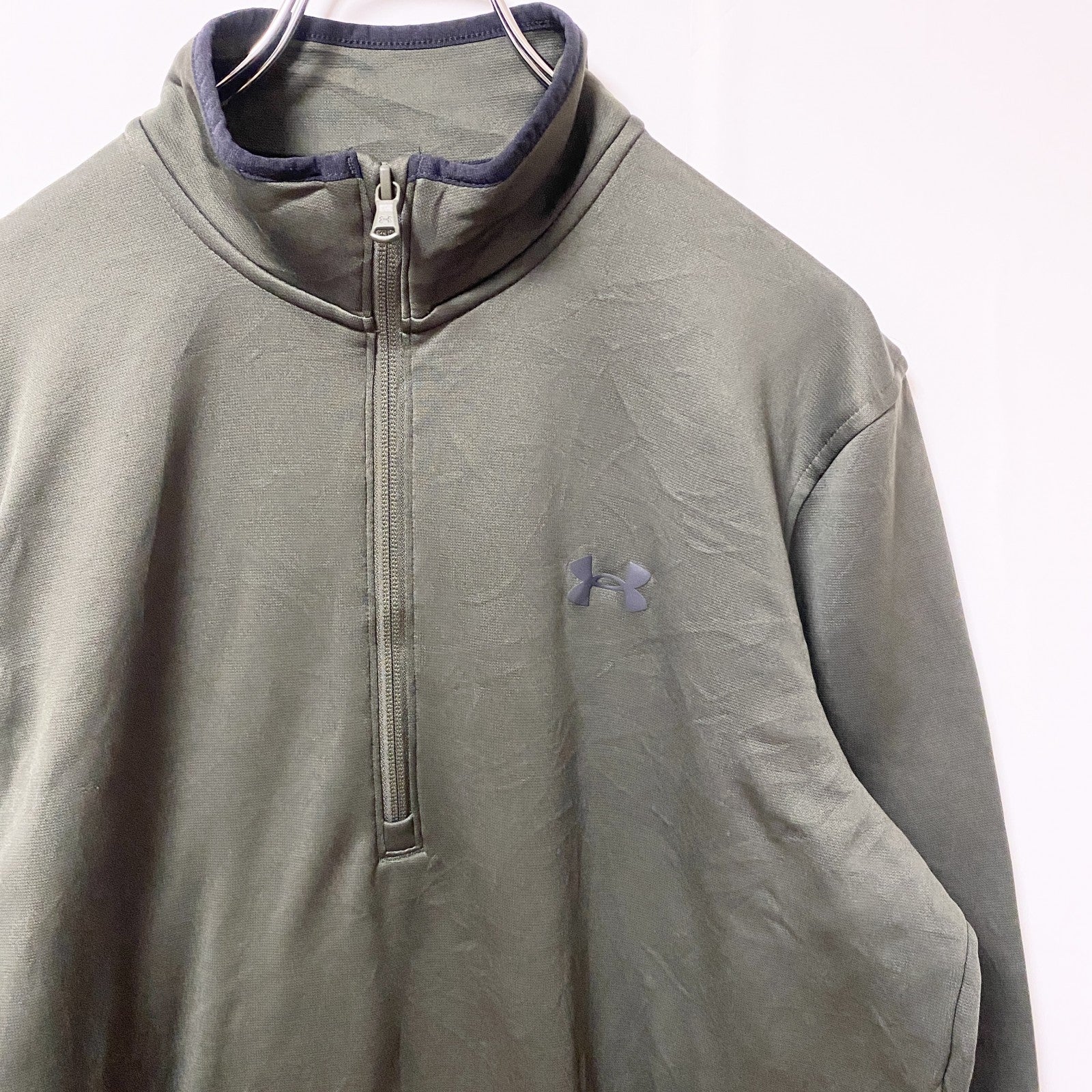 UNDER ARMOUR　アンダーアーマー　長袖ハーフジップジャージ　ハイネック　スポーティー　カーキ　Mサイズ　古着