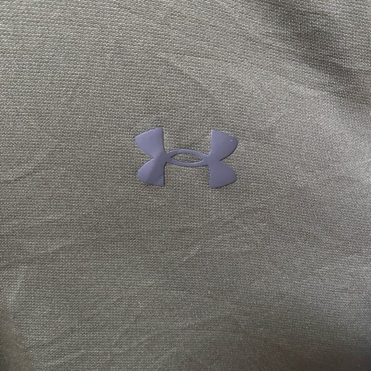 UNDER ARMOUR　アンダーアーマー　長袖ハーフジップジャージ　ハイネック　スポーティー　カーキ　Mサイズ　古着