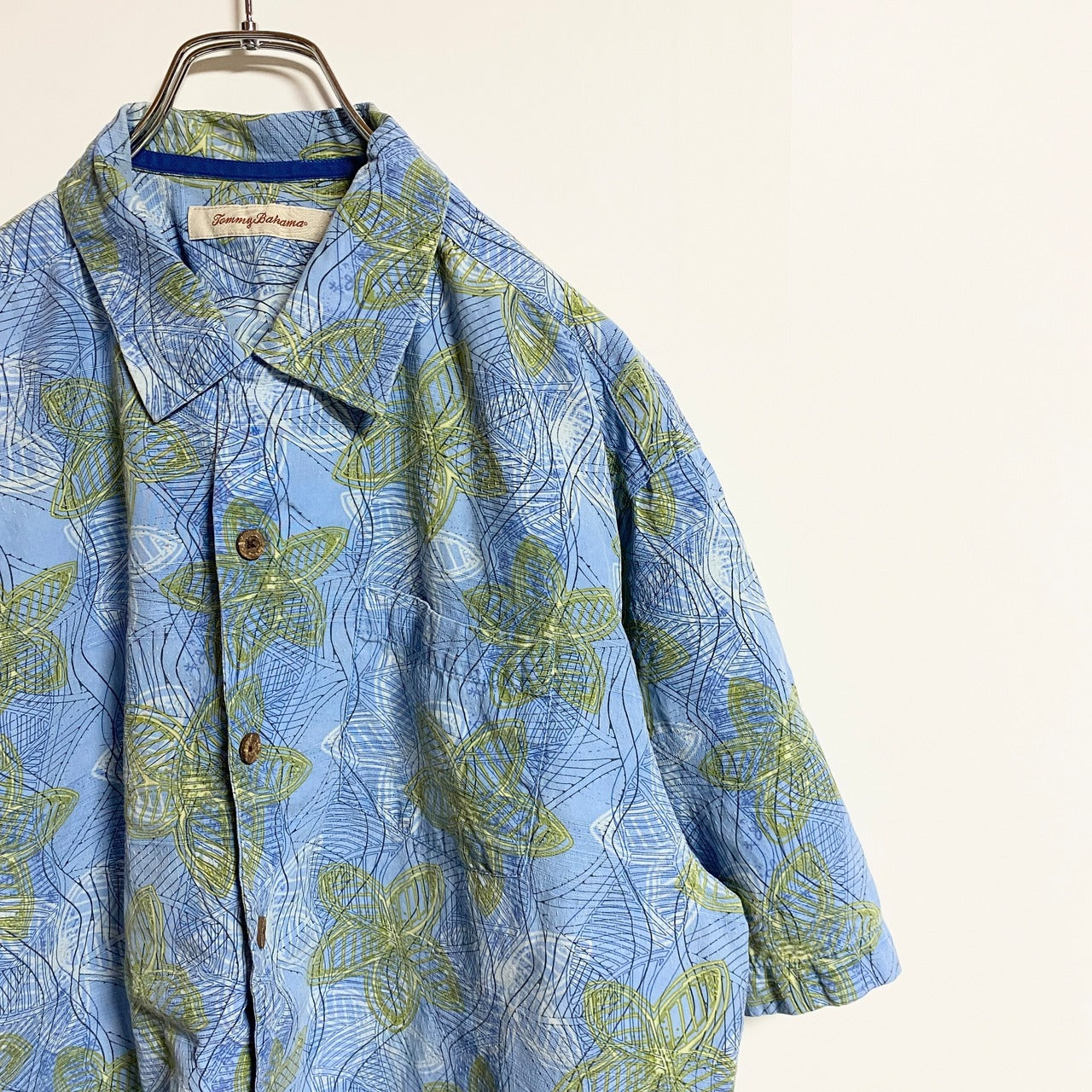 古着 used　TommyBahama　トミーバハマ　半袖総柄デザインシャツ　花柄　水色　ライトブルー　春夏服　レトロ　Lサイズ