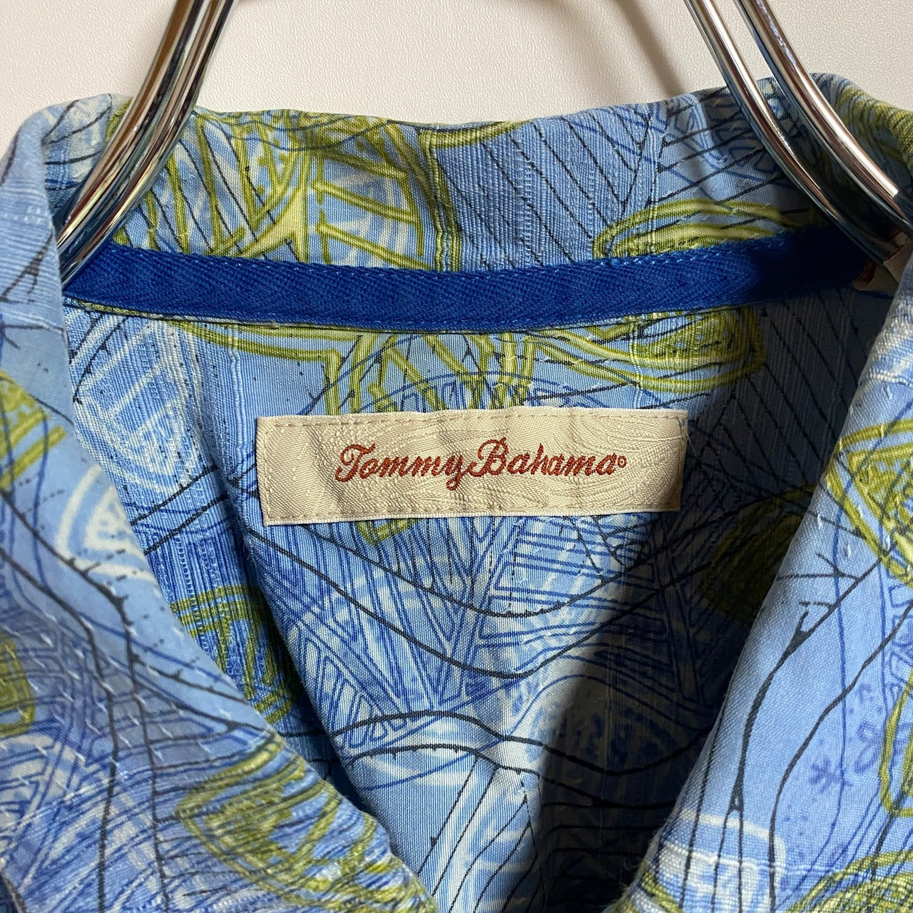 古着 used　TommyBahama　トミーバハマ　半袖総柄デザインシャツ　花柄　水色　ライトブルー　春夏服　レトロ　Lサイズ