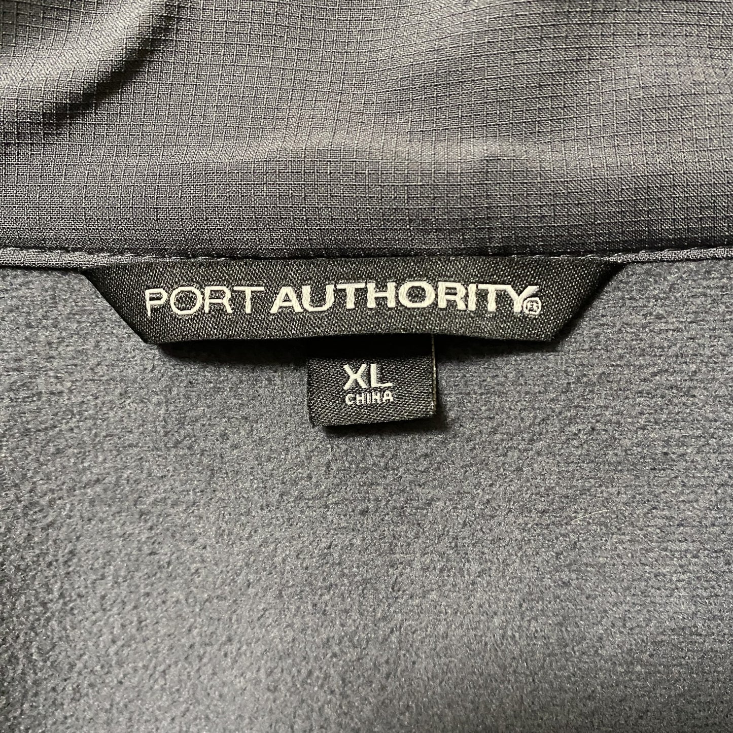 古着 used　PORT AUTHORITY　長袖フルジップワンポイントワッペンジャケット　オーバーサイズ　XLサイズ