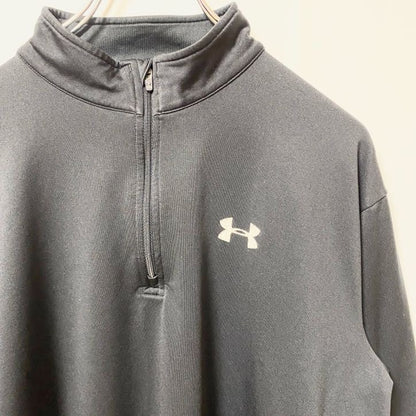 古着 used　UNDER ARMOUR アンダーアーマー　長袖ワンポイントロゴハーフジップジャージ　スポーティー　ブラック　黒