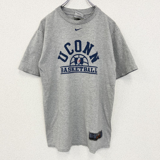 古着　used　NIKE　ナイキ　半袖カレッジプリントTシャツ　コネチカット大学　バスケ　グレー　スウッシュロゴ　Sサイズ