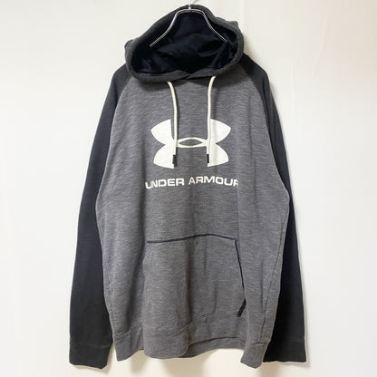 古着 used　UNDER ARMOUR　アンダーアーマー　長袖プリントパーカー　グレー　ラグランスリーブ　Lサイズ