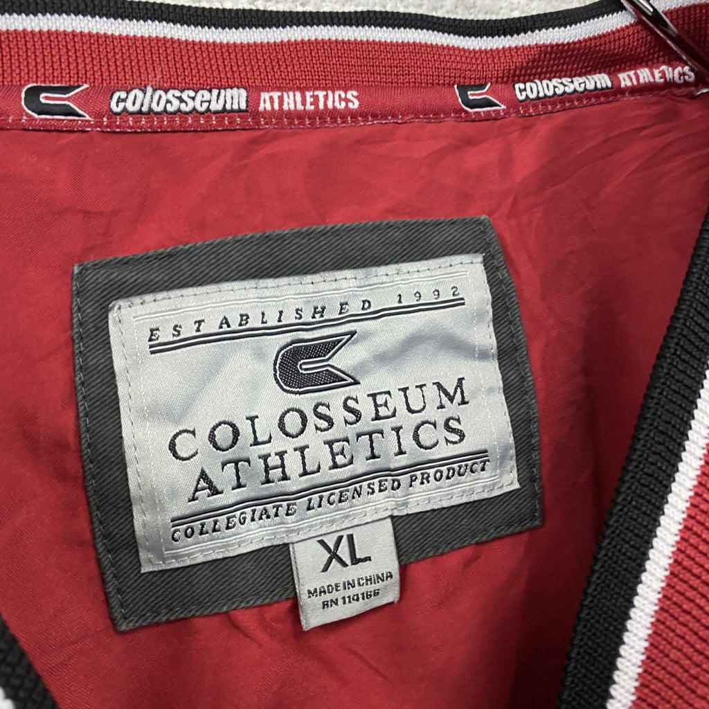 COLOSSEUM ATHLETICS　プルオーバージャケット　アーチプリント　ワッペン　ビッグシルエット　赤　レッド　XLサイズ ウインドブレーカー ナイロンアウター メンズ 古着