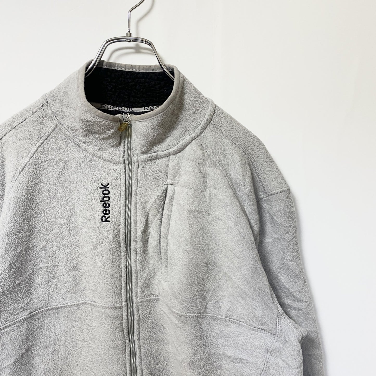 古着 used　Reebok リーボック　長袖フリースジャケット　ワンポイントロゴ刺繍アウター　ハイネック　ホワイト　Sサイズ
