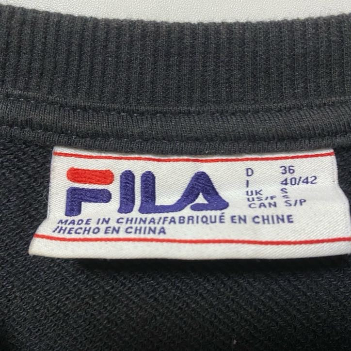 FILA　フィラ　スウェット/トレーナー　リブライン　デカロゴ　ワッペン　クルーネック　黒　ブラック　Sサイズ　古着