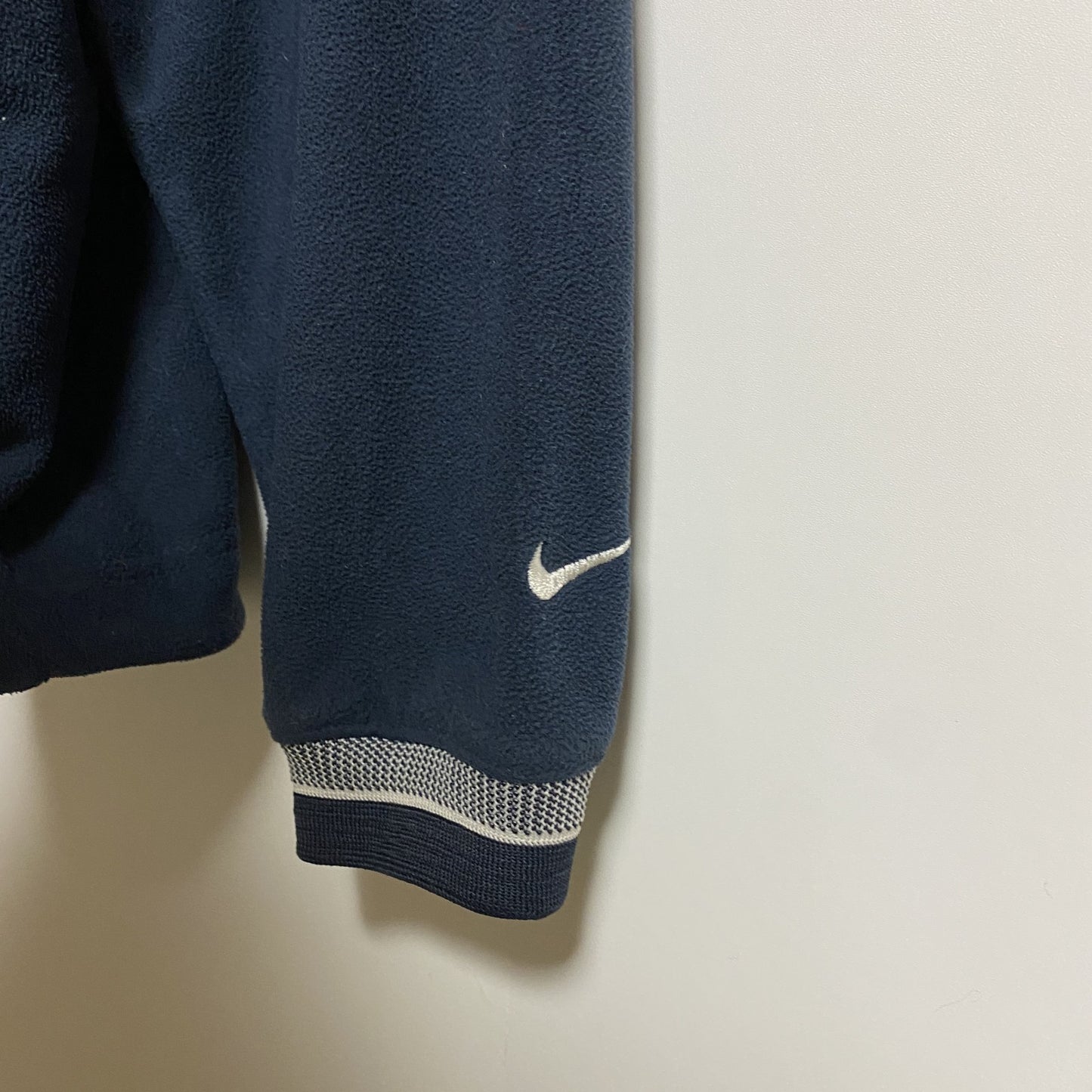 古着 used　NIKE　ナイキ　長袖ナイロンフリースプルオーバー　ワンポイント刺繍　Vネック　ビッグシルエット　XLサイズ