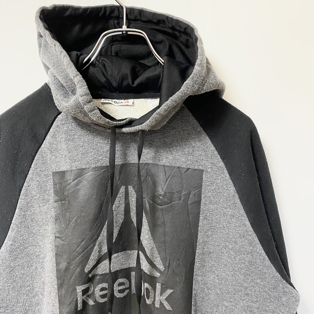 Reebok リーボック　長袖ビッグロゴデザインパーカー　フーディー　バイカラー　黒　ブラック　グレー　灰色　XＬサイズ　古着