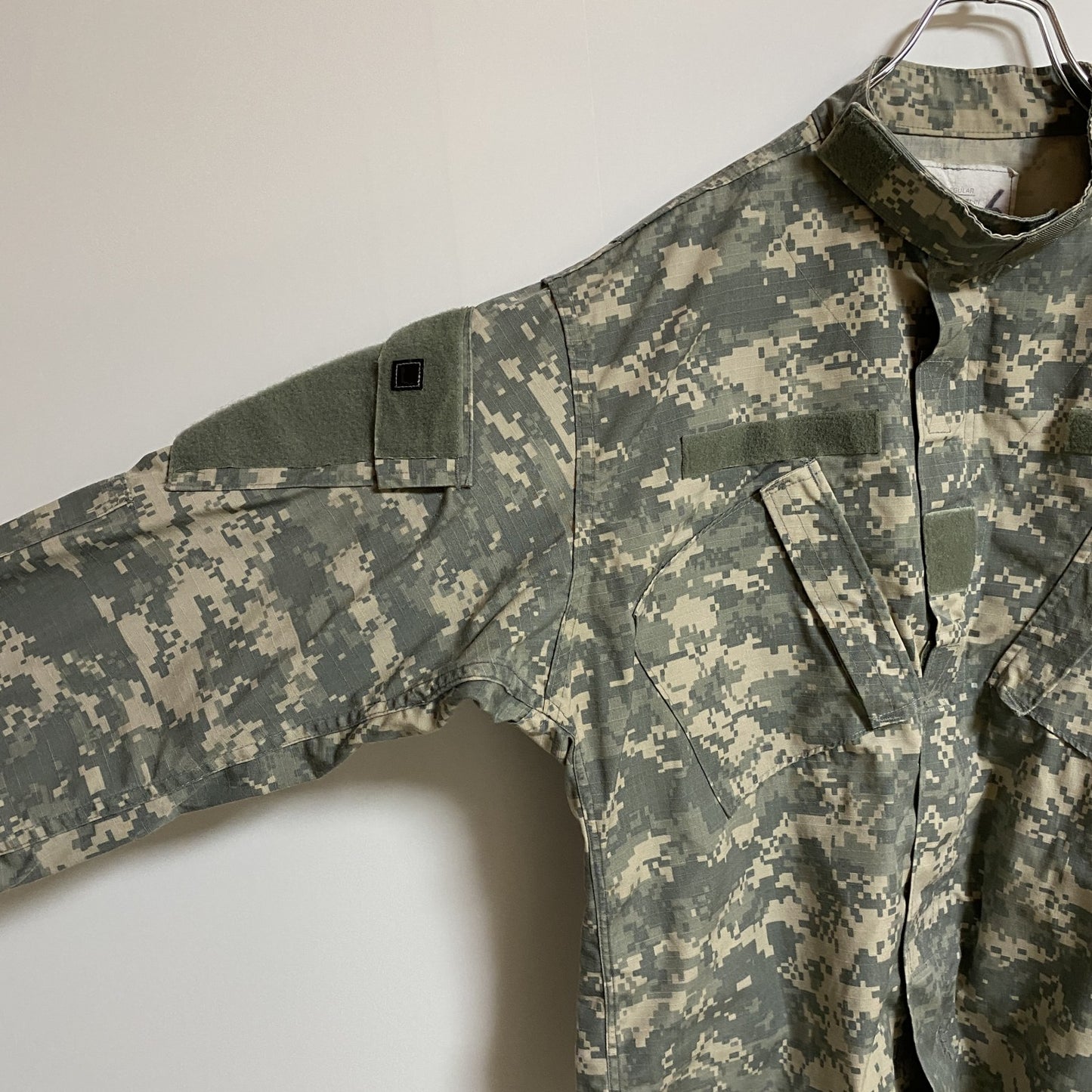 古着 used　長袖ミリタリージャケット　迷彩　カモフラ柄　U.S ARMY　緑　レトロ　デザイン　秋冬服　Lサイズ