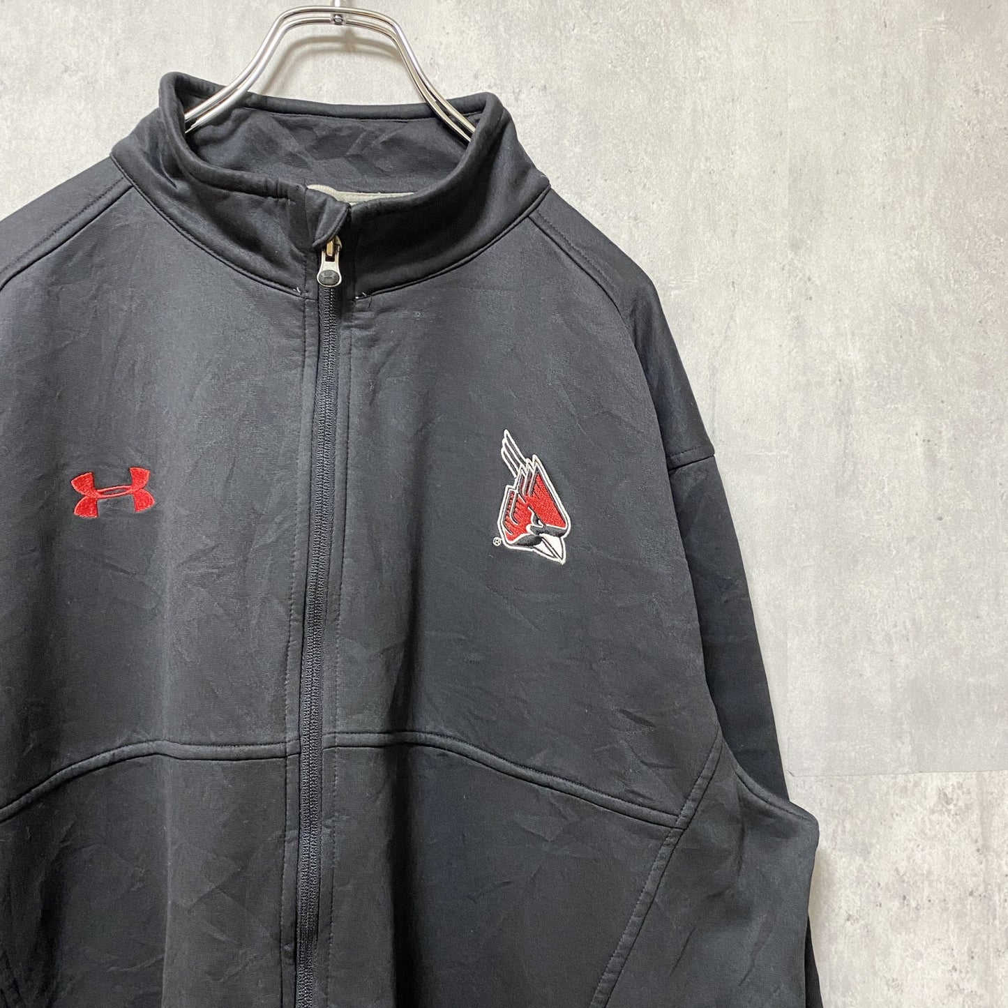 古着 used　UNDER ARMOUR アンダーアーマー　ボールステイト　長袖ジップアップジャケット　カレッジロゴ　XXLサイズ