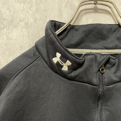 古着 used　UNDER ARMOUR アンダーアーマー　長袖ハーフジップスウェット　トレーナー　スポーツウェア　黒　ロゴ刺繍