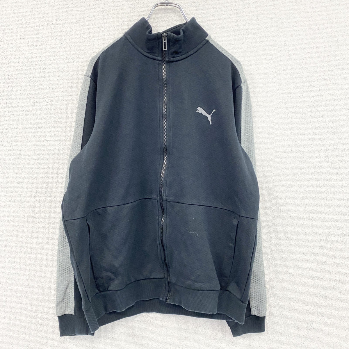 PUMA　プーマ　トラックジャケット/ジャージ　黒　ブラック　Lサイズ　古着