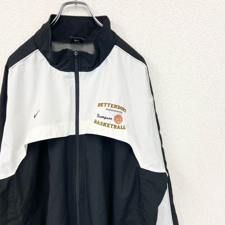古着 used　NIKE ナイキ　長袖ナイロンジャケット　ワンポイントプリントアウター　ハイネック　ビックシルエット　XXLサイズ