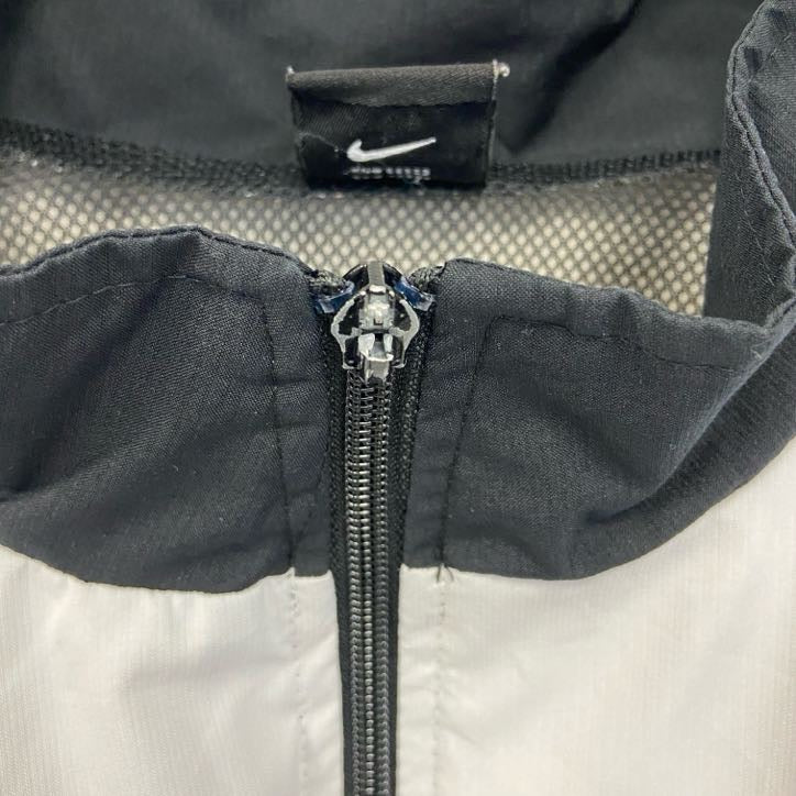古着 used　NIKE ナイキ　長袖ナイロンジャケット　ワンポイントプリントアウター　ハイネック　ビックシルエット　XXLサイズ