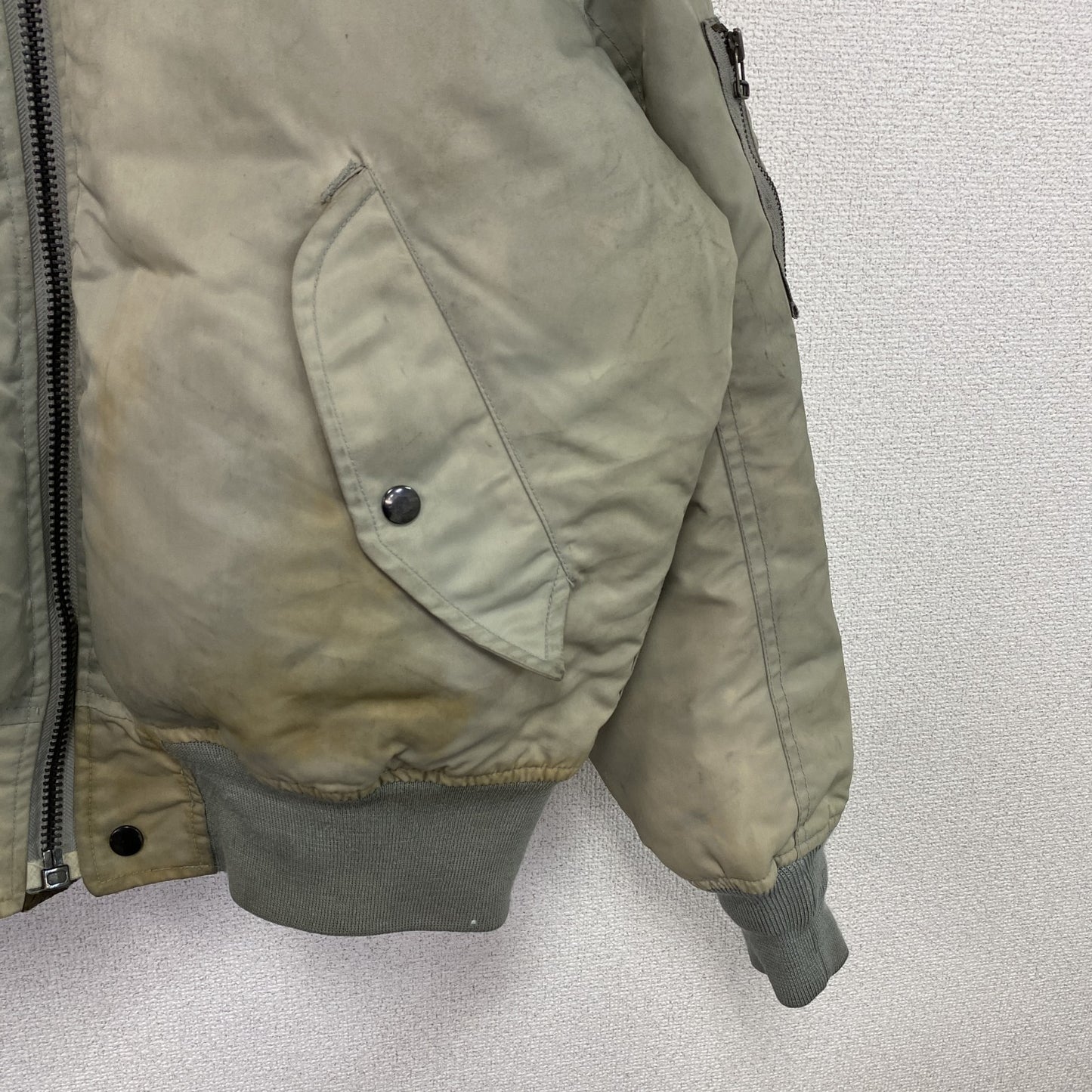 AVIREX　アヴィレックス　MA-1　フライトジャケット　カーキ　Mサイズ