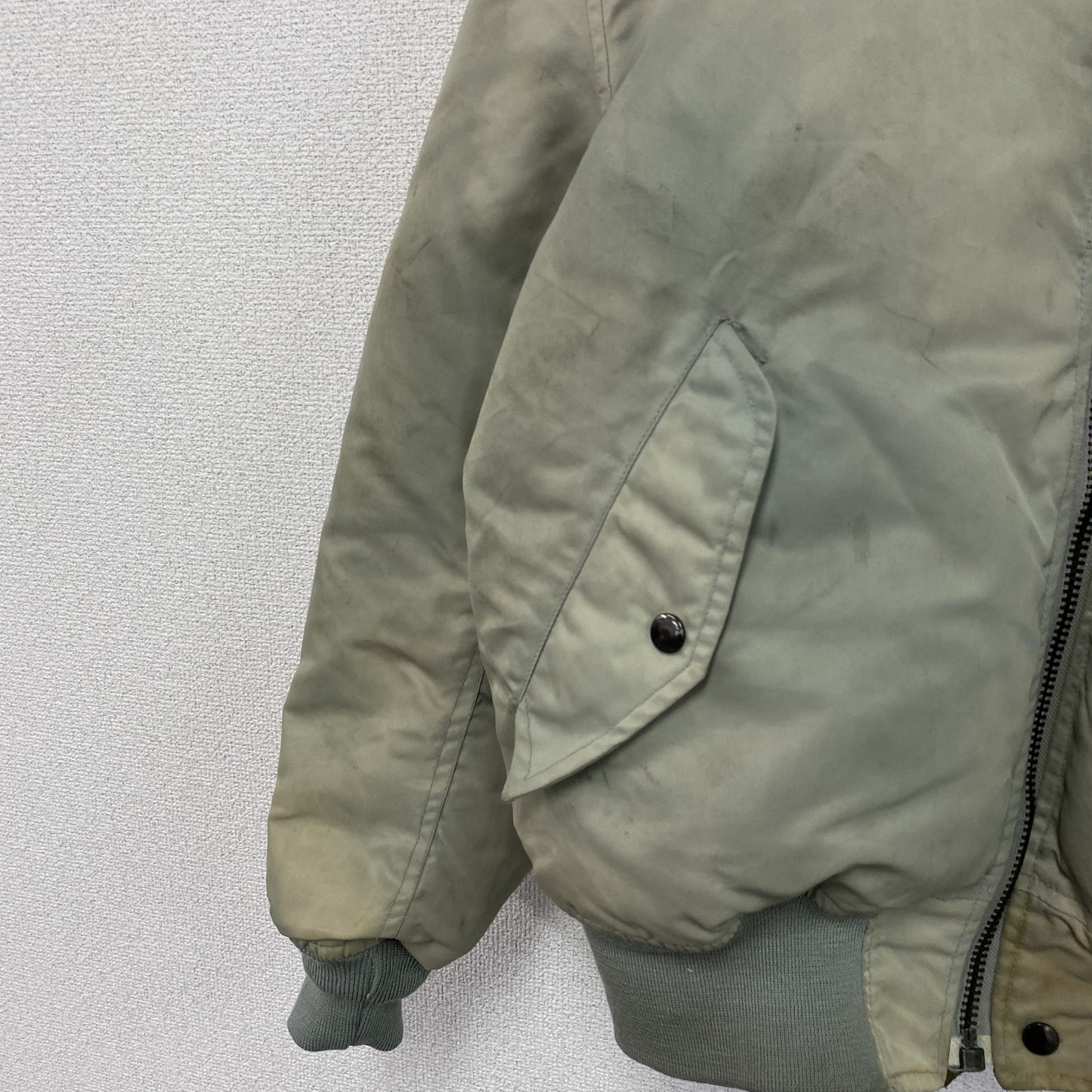 AVIREX　アヴィレックス　MA-1　フライトジャケット　カーキ　Mサイズ