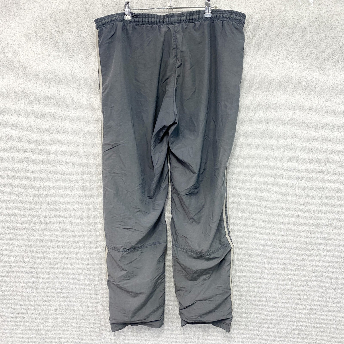 adidas　アディダス　ナイロンパンツ　グレー　Mサイズ メンズ 古着