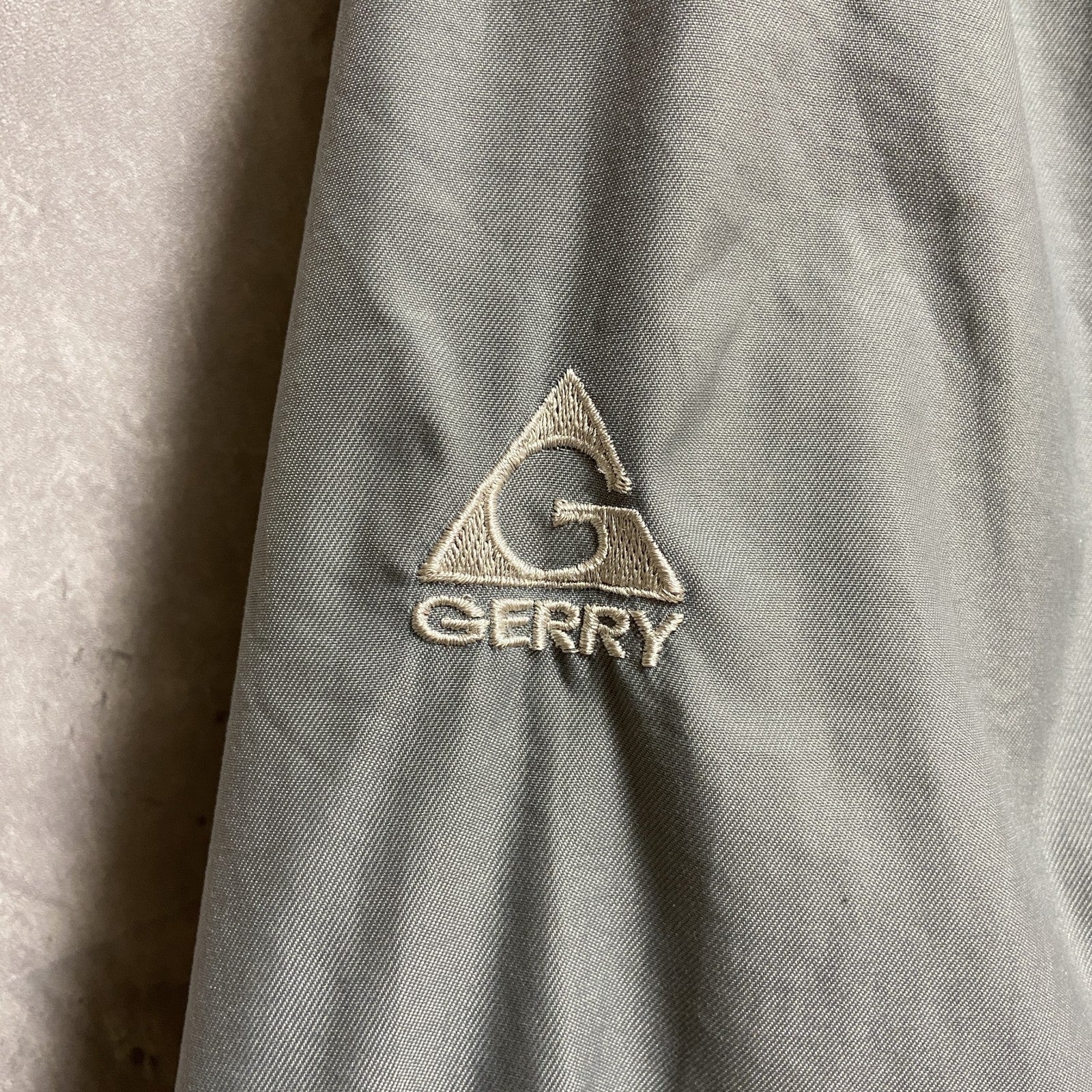 GERRY　ジェリー　長袖ロゴ刺繍マウンテンパーカー　アウター　ナイロンジャケット　青　ブルー　グレー　灰色　Mサイズ　古着