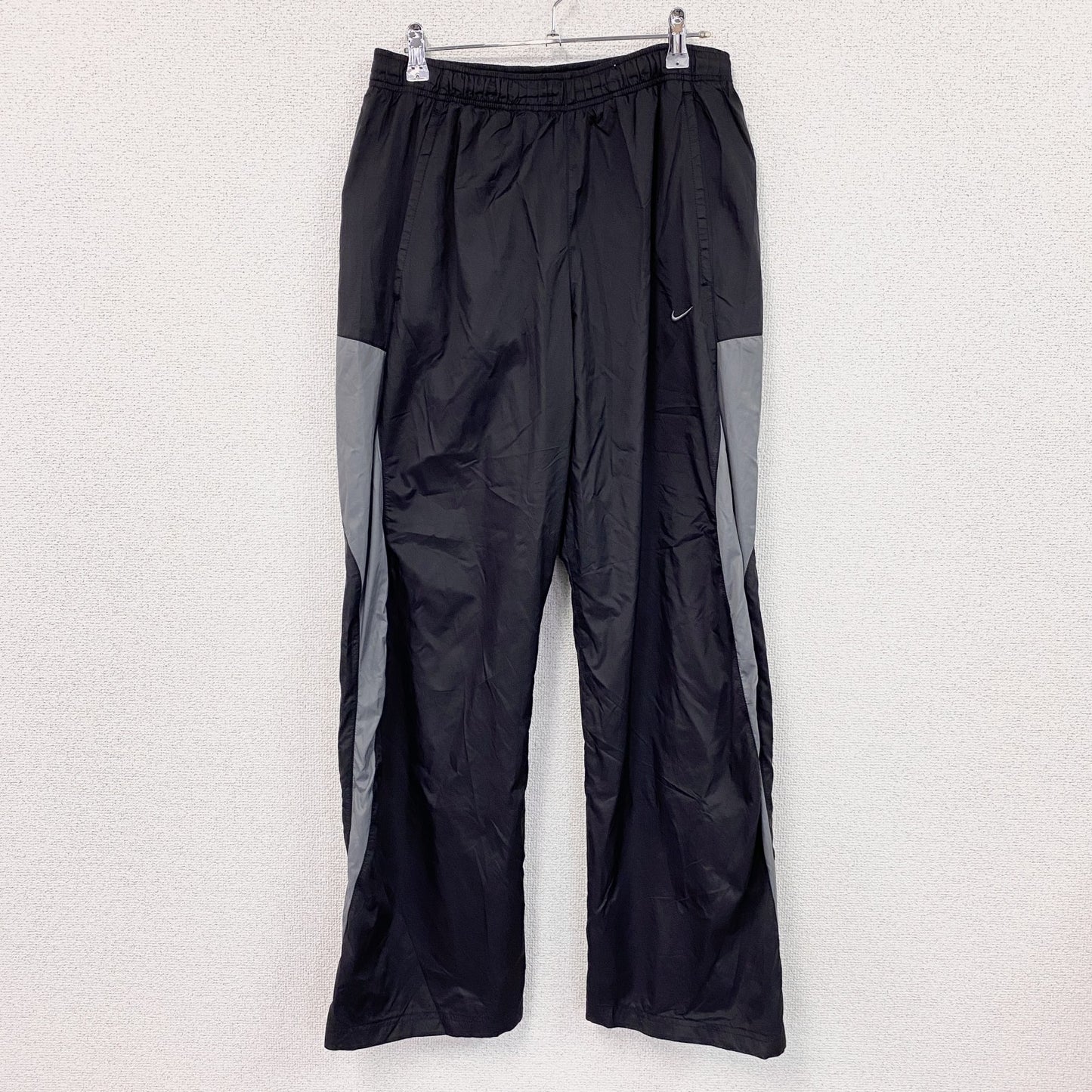 NIKE　ナイキ　トラックナイロンパンツ　ジャージ　黒　ブラック　Lサイズ