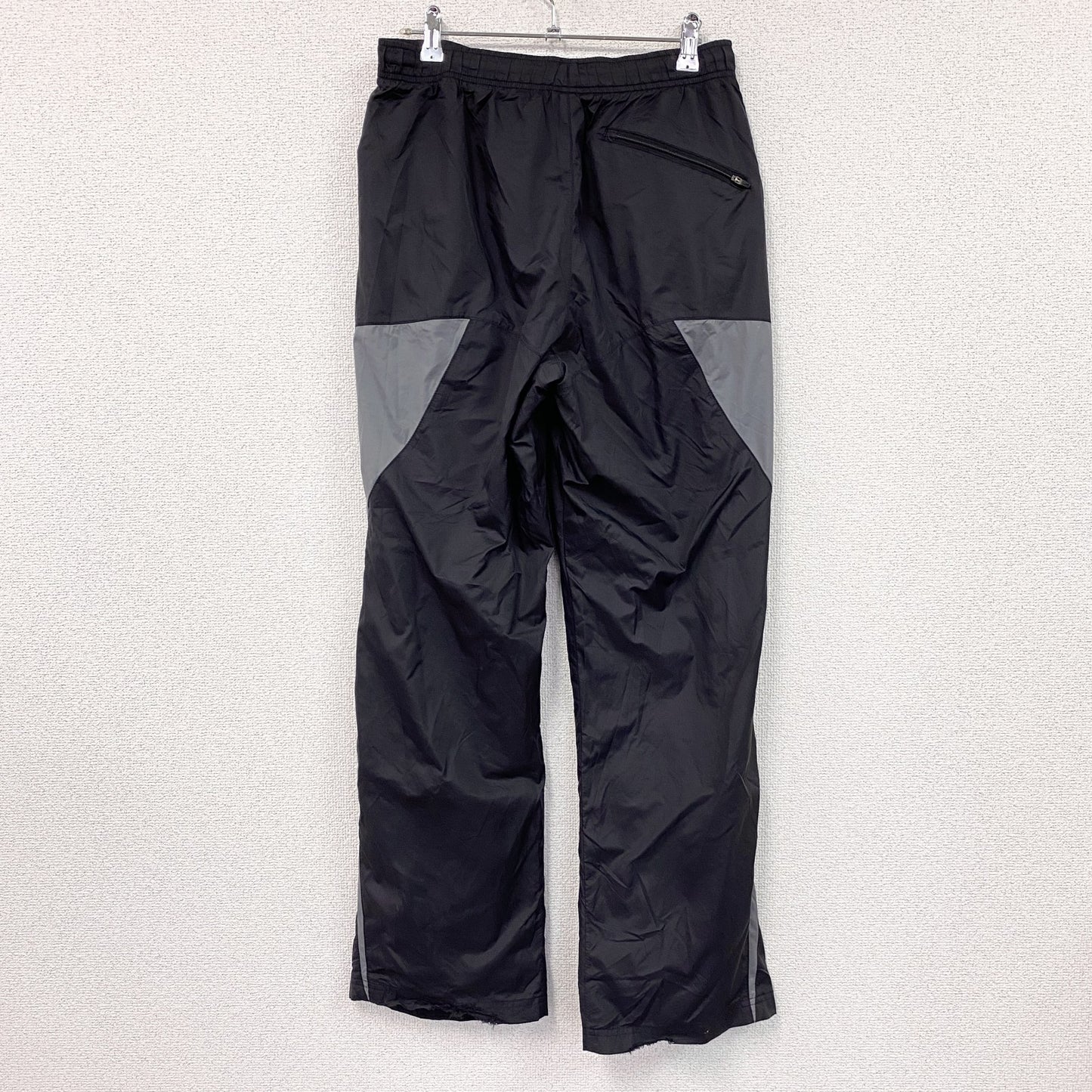 NIKE　ナイキ　トラックナイロンパンツ　ジャージ　黒　ブラック　Lサイズ