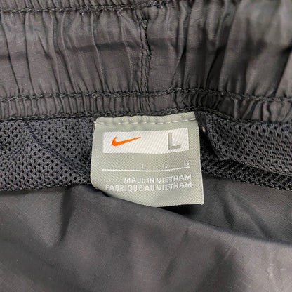 NIKE　ナイキ　トラックナイロンパンツ　ジャージ　黒　ブラック　Lサイズ