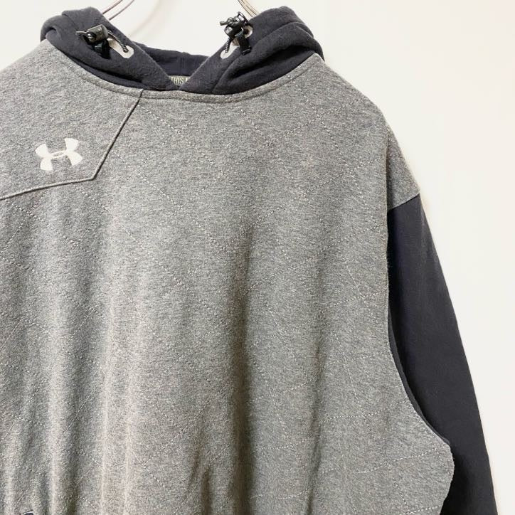 古着 used　UNDER ARMOUR　アンダーアーマー　長袖ワンポイントロゴプルオーバーパーカー　グレー　ネイビー　XLサイズ