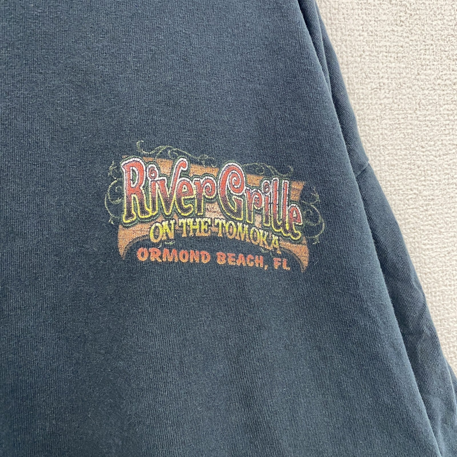 GILDAN　ギルダン　半袖Tシャツ　River Grill on the Tomoka　企業ロゴ　黒　ブラック　2XLサイズ　古着