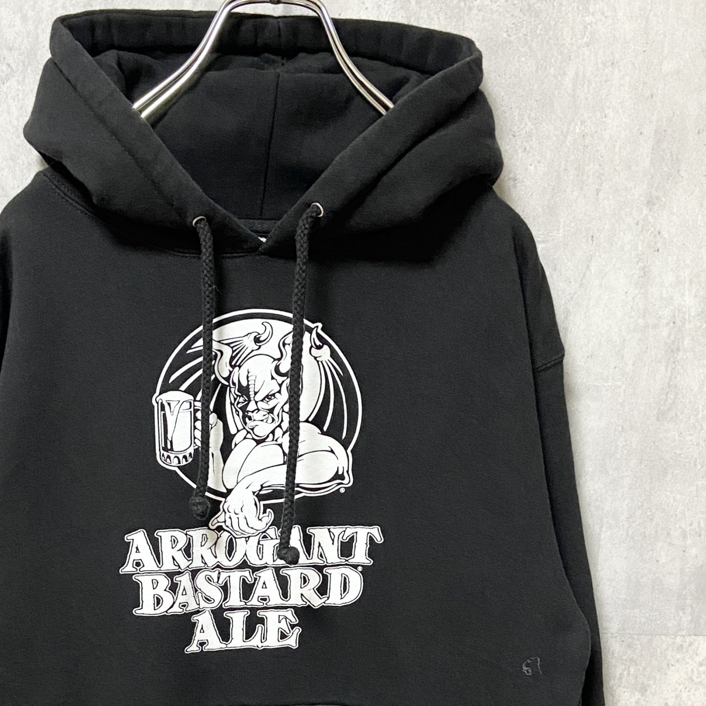 古着 used　ARROGANT BASTARD ALE　長袖プリントパーカー　黒　バックプリント　レトロデザイン